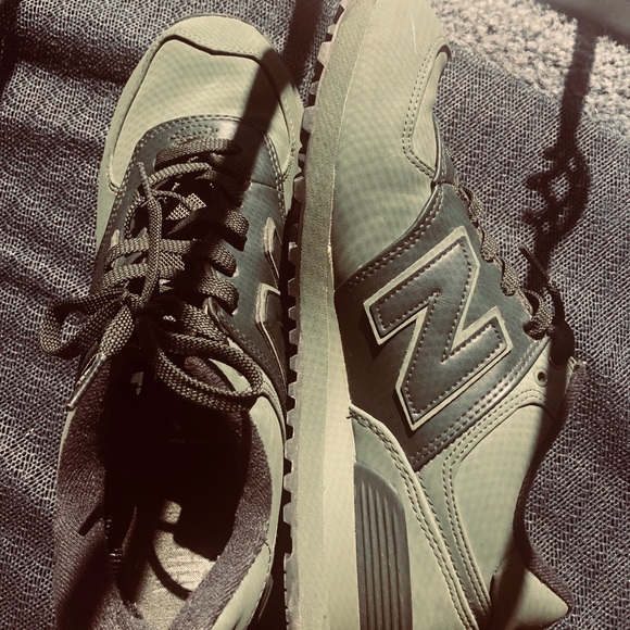Military Green New Balance shoes - Picture 2 of 3